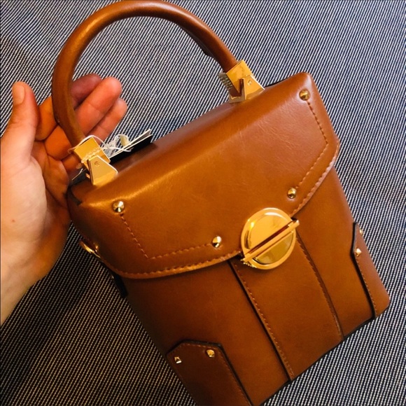 “SOLD “Beautiful cross body leather handbag - Picture 2 of 4